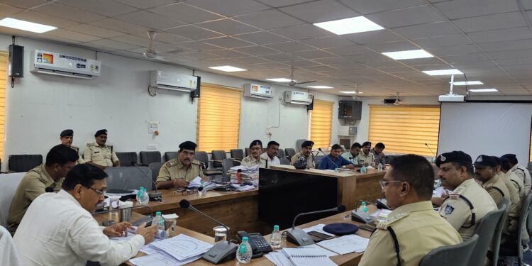 एसपी डावर ने की विशेष समीक्षा बैठक – लंबित प्रकरणों के शीघ्र निराकरण के दिए निर्देश