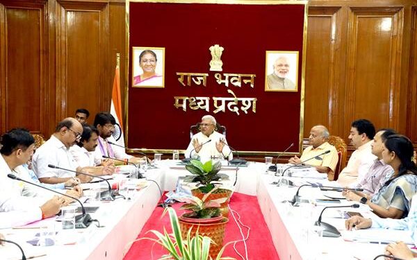 योजना के प्रभावी क्रियान्वयन के लिए अधिकारियों की जिम्मेदारी तय हो : राज्यपाल श्री पटेल