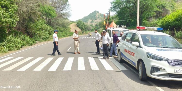 *सड़क हादसों में कमी लाने के लिए RTO बड़वानी, यातायात प्रभारी एवं सड़क प्रबंधन अधिकारियों ने किया निरीक्षण*