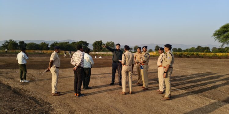 डीआईजी निमाड़ रेंज व एसपी ने मुख्यमंत्री के दौरे को लेकर सुरक्षा व्यवस्थाओं का किया जायजा