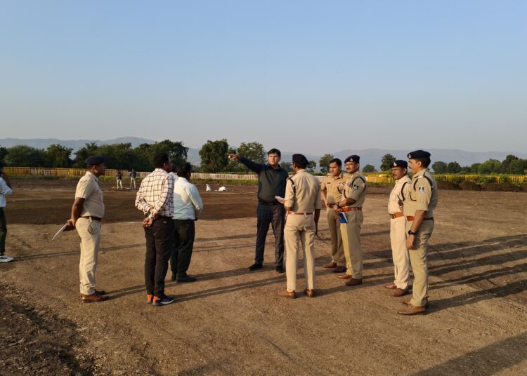 डीआईजी निमाड़ रेंज व एसपी ने मुख्यमंत्री के दौरे को लेकर सुरक्षा व्यवस्थाओं का किया जायजा