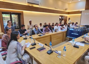 कलेक्टर श्रीमति जयति सिंह ने सेंधवा में आयोजित जनसुनवाई में सुनी 48 आवेदकों की समस्याएं