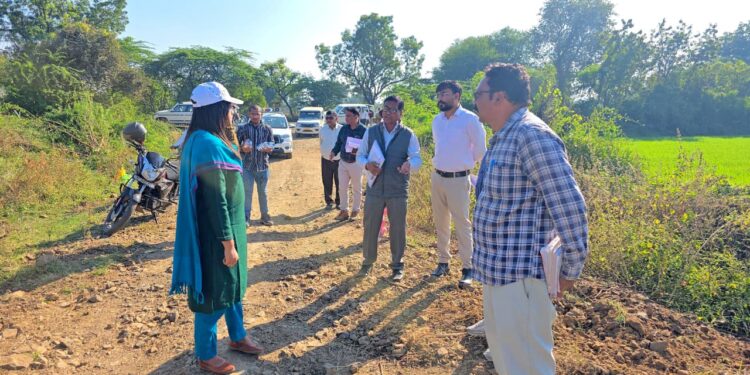 कलेक्टर ने प्रमुख सिंचाई परियोजनाओं का सघन निरीक्षण किया