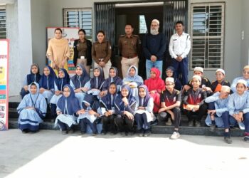 पंजतनिया हाई स्कूल के विद्यार्थियों को थाना यातायात एवं पुलिस कंट्रोल रूम बड़वानी का कराया गया शैक्षणिक भ्रमण*