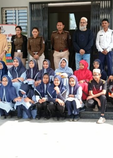 पंजतनिया हाई स्कूल के विद्यार्थियों को थाना यातायात एवं पुलिस कंट्रोल रूम बड़वानी का कराया गया शैक्षणिक भ्रमण*