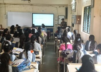 यातायात थाना बड़वानी द्वारा “सड़क सुरक्षा जीवन रक्षा” अभियान के अंतर्गत जीडीसी कॉलेज में जागरूकता कार्यक्रम आयोजित