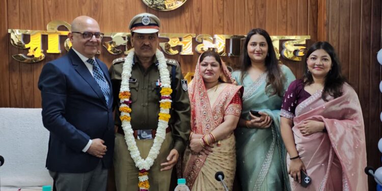 जिला बड़वानी में वरिष्ठ पुलिस अधीक्षक श्री जगदीश डावर सहित तीन पुलिसकर्मी हुए सेवा-निवृत्त