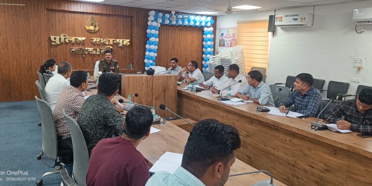 अधीक्षक ने ली आसूचना संकलन करने वाले पुलिसकर्मियों की मासिक बैठक