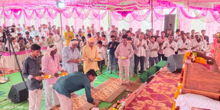 बड़वानी जिले के अंजड तहसील के ग्राम बड़गांव में अखिल भारतीय चैतन्य साधक परिवार बडगांव के तत्वावधान में