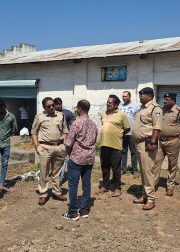 लूट-डकैती के घटनास्थल का नवागत पुलिस अधीक्षक श्री पद्म विलोचन शुक्ल द्वारा निरीक्षण