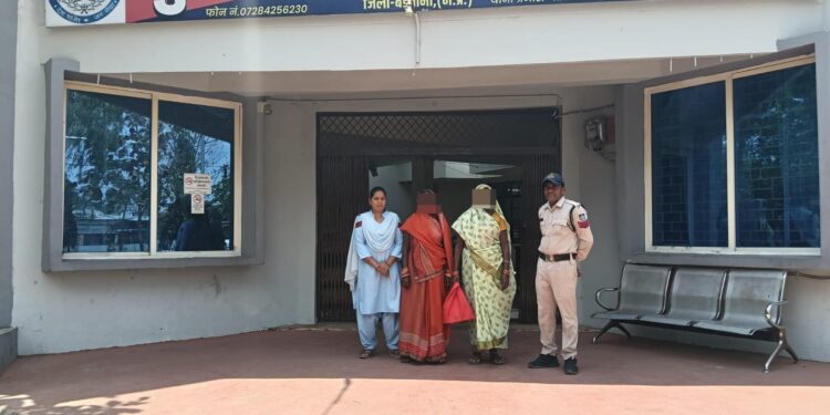 थाना राजपुर पुलिस ने गुम इंसान महिला को सकुशल दस्तयाब कर किया परिजनों के सुपुर्द