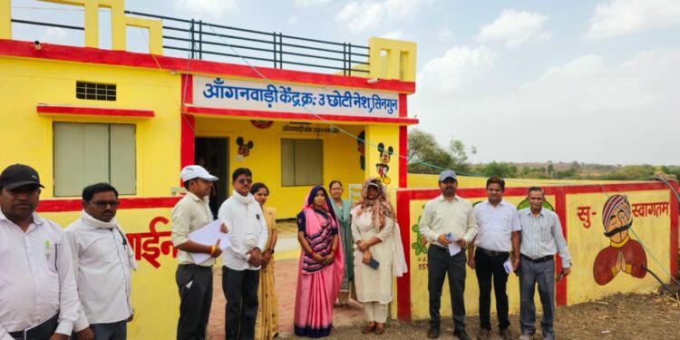 कलेक्टर ने राजपुर जनपद का किया सघन भ्रमण,विकास कार्यों और हितग्राही मूलक योजनाओं का किया अवलोकन