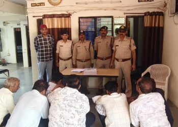 अवैध जुआ पर बड़ी कार्रवाई — 07 आरोपी गिरफ्तार, ₹1,65,700 नगद सहित वाहन जब्त